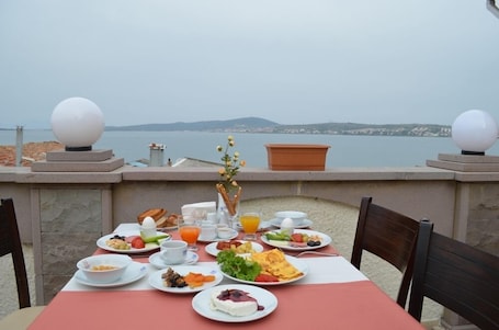 Restaurant. Ayvalik Palas Hotel