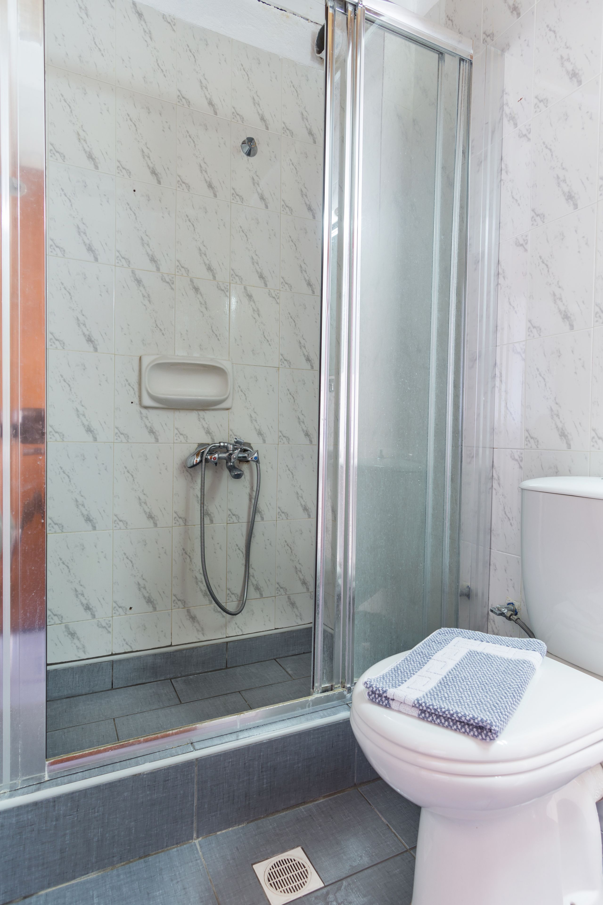 shower, free toiletries, hair dryer, slippers