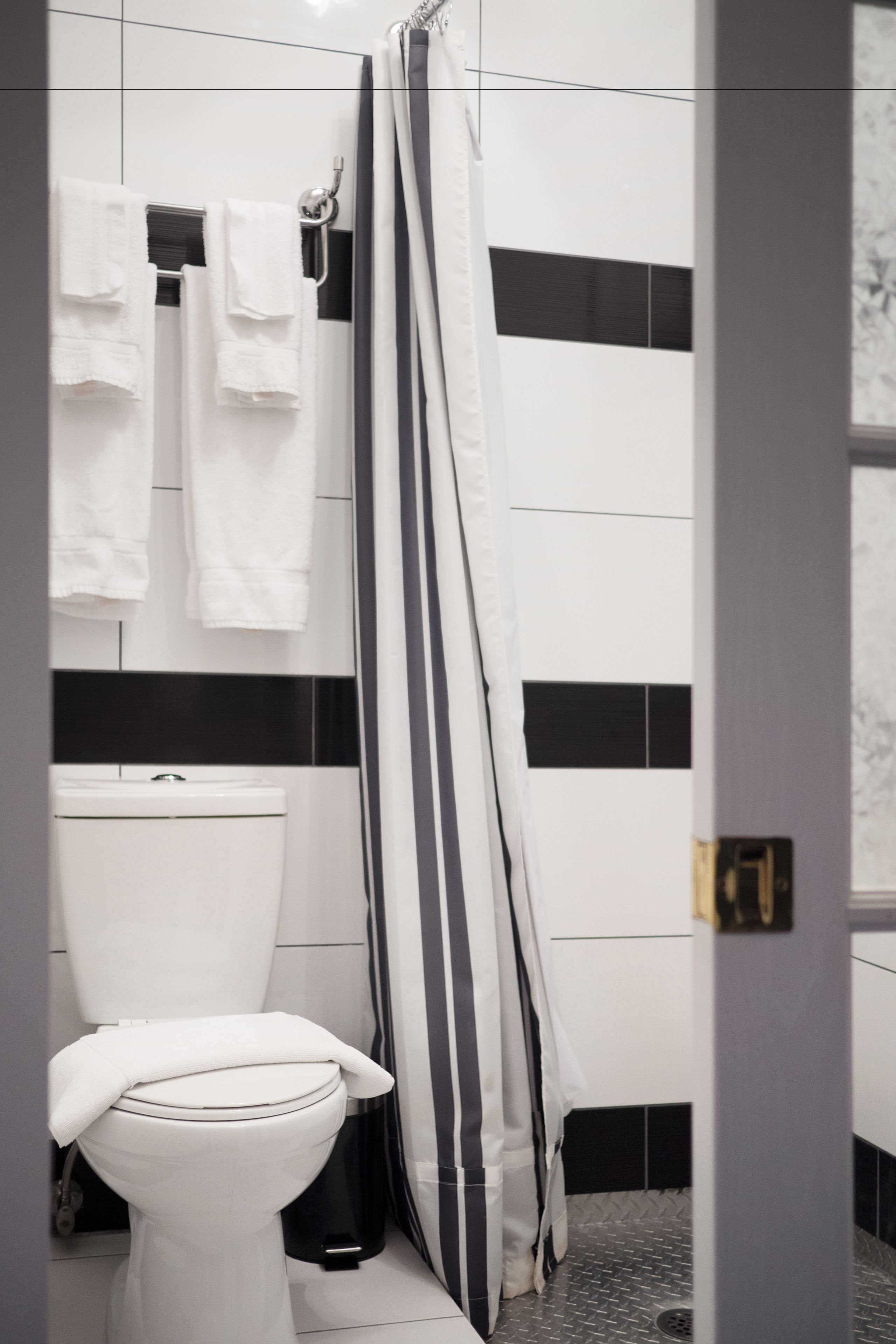 standard room, 1 double bed | bathroom | free toiletries, hair dryer, towels, soap