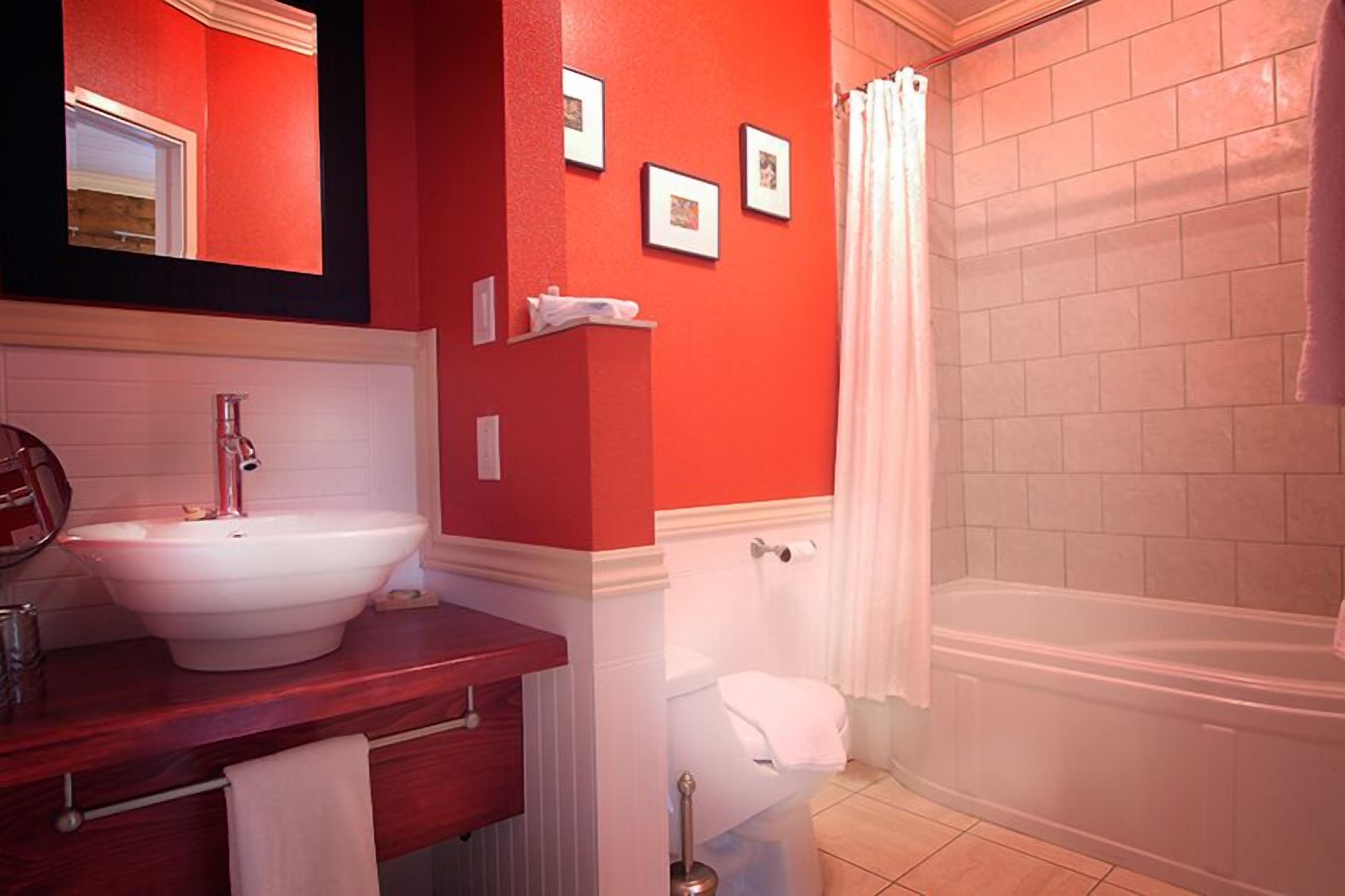 suite | bathroom | free toiletries, hair dryer, towels, soap