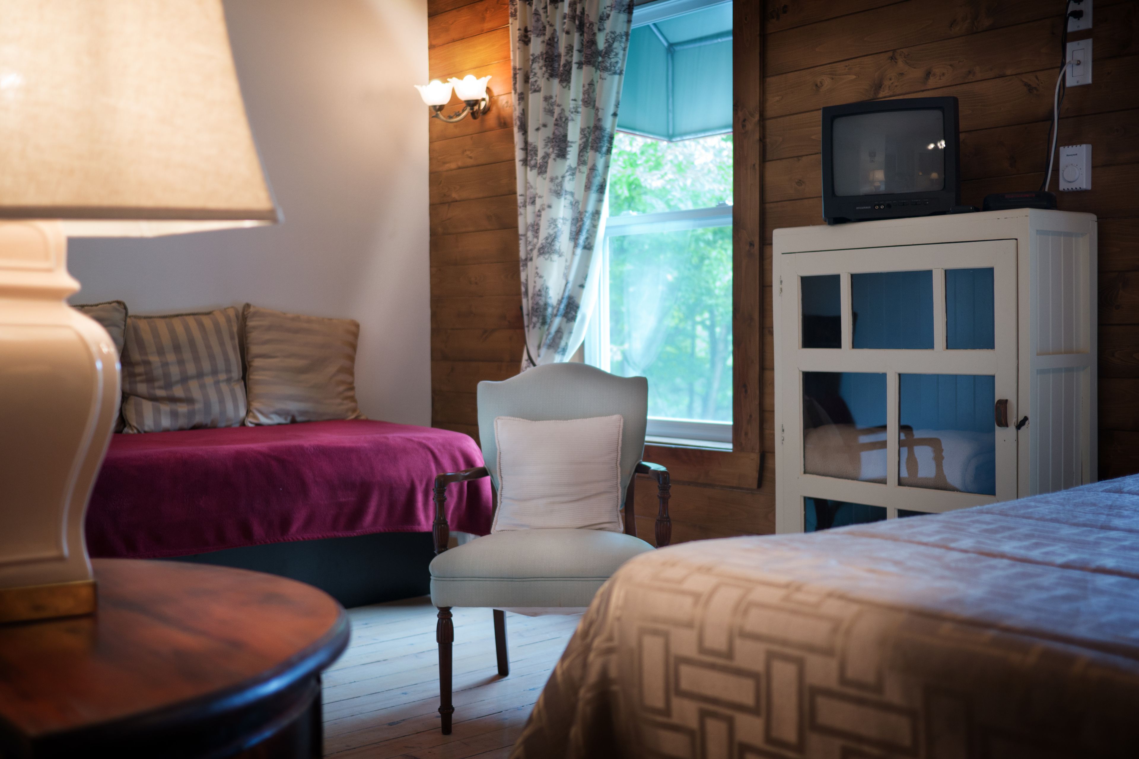 suite | free wifi, bed sheets