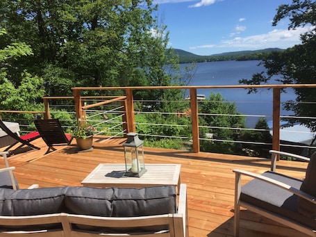 Balcony. Manoir du Lac Sept-Îles