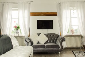 Suite – deluxe, 1 soverom, massasjebadekar (Platin Suite) | 1 soverom, sengetøy av topp kvalitet, minibar og individuelt dekorert