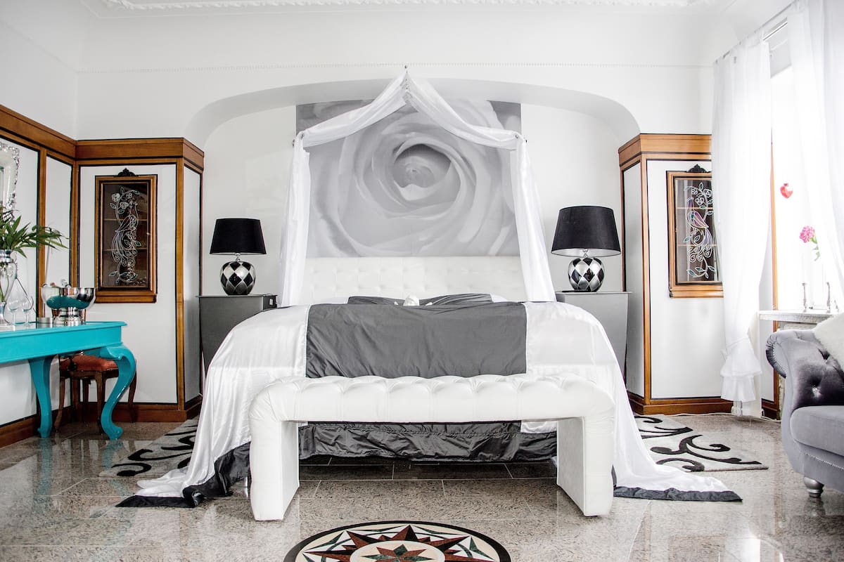 1 bedroom, premium bedding, minibar, desk