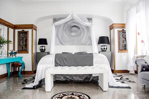 1 Schlafzimmer, hochwertige Bettwaren, Minibar, individuell dekoriert