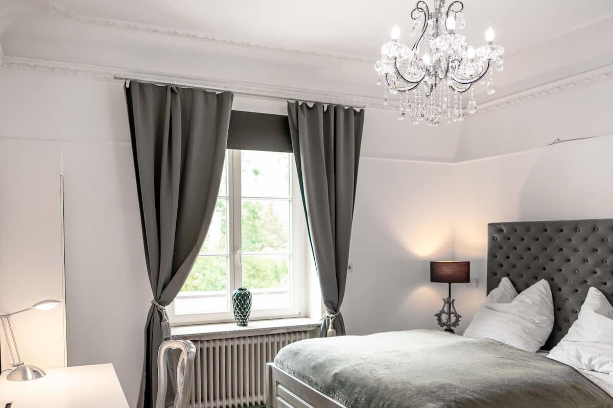 1 slaapkamer, luxe beddengoed, een minibar, individueel gedecoreerd
