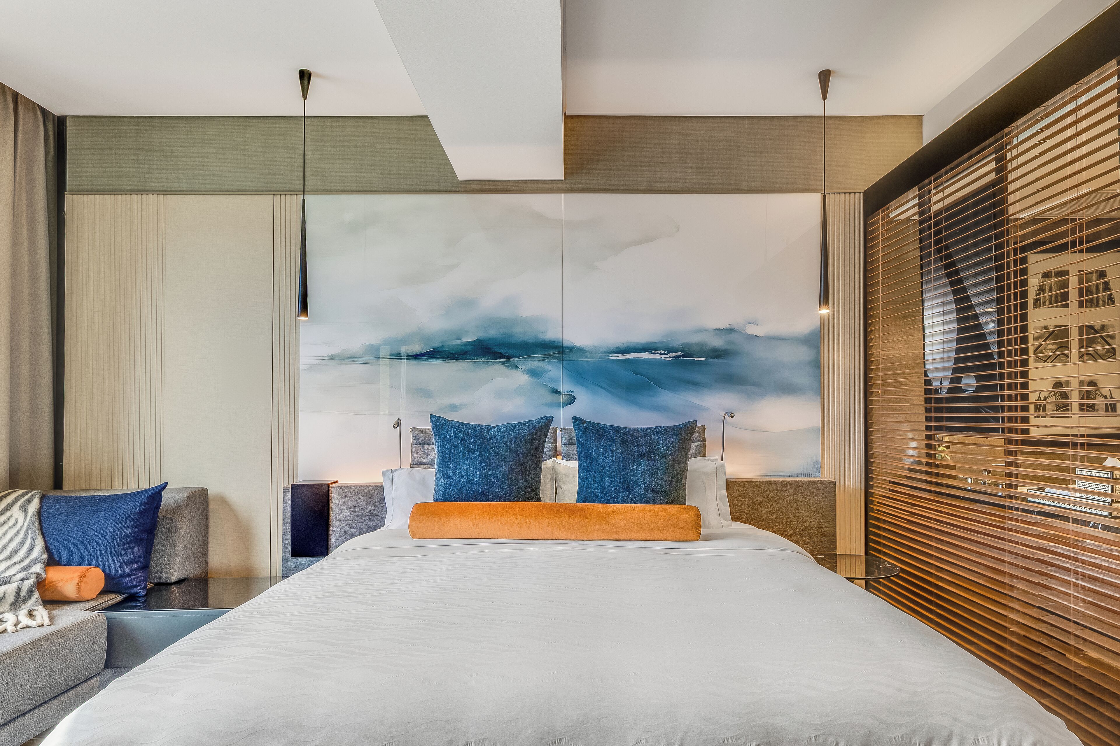 Deluxe Room, 1 King Bed, Mountain View | Egyptian cotton sheets, premium bedding, down comforters, minibar