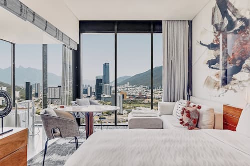 Deluxe Room, 1 King Bed | Mountain view