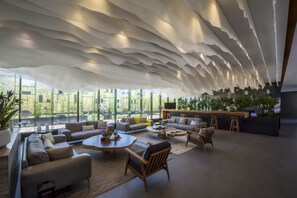 Coin salon dans le hall