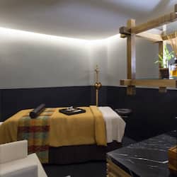 Couples treatment room(s), sauna, hot tub, steam room, body treatments