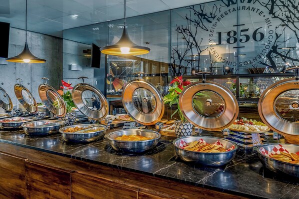 Daily buffet breakfast for a fee - Grand Fiesta Americana Monterrey Valle (San Pedro Garza García)