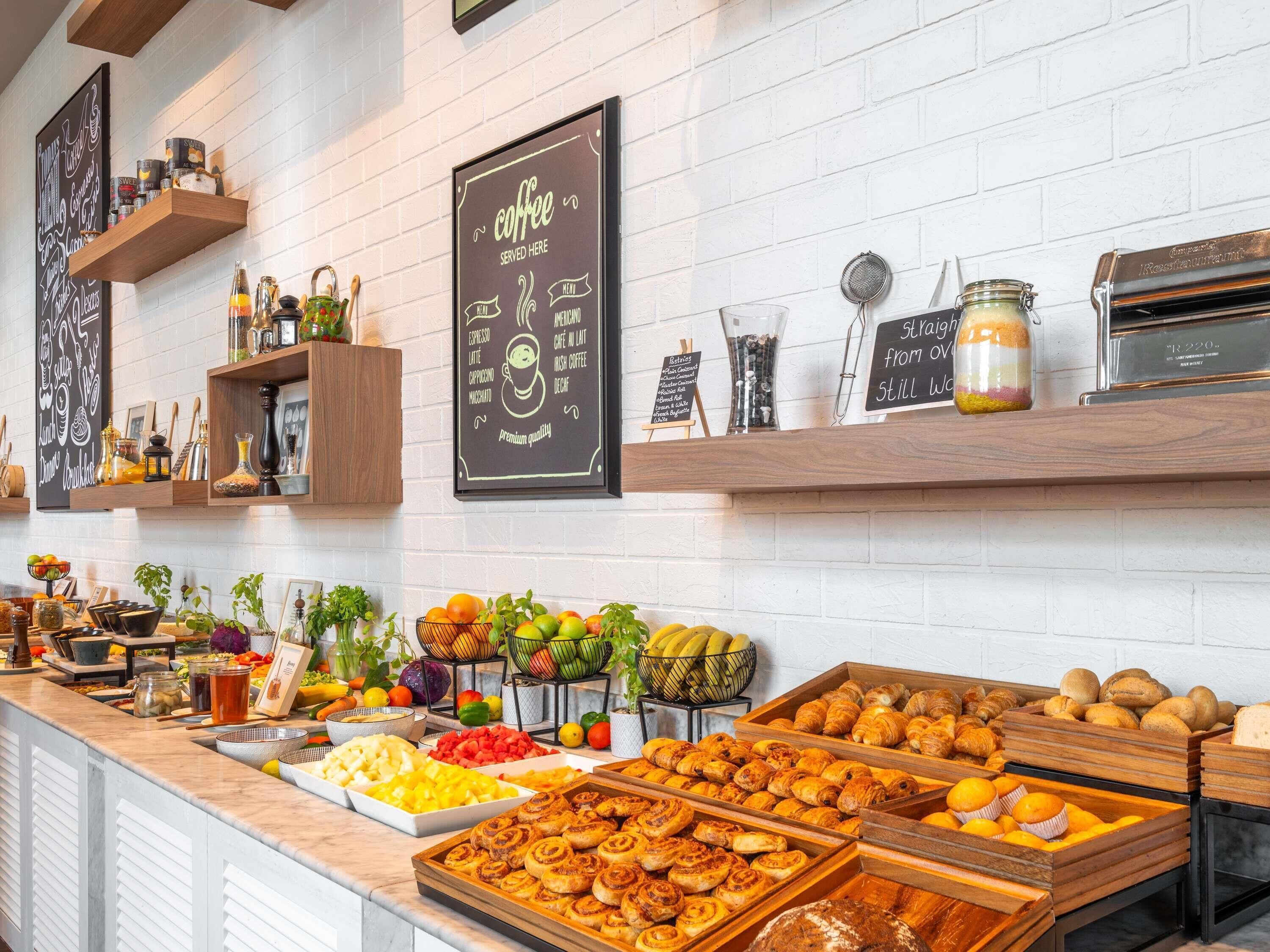 Breakfast, lunch, dinner served; international cuisine 