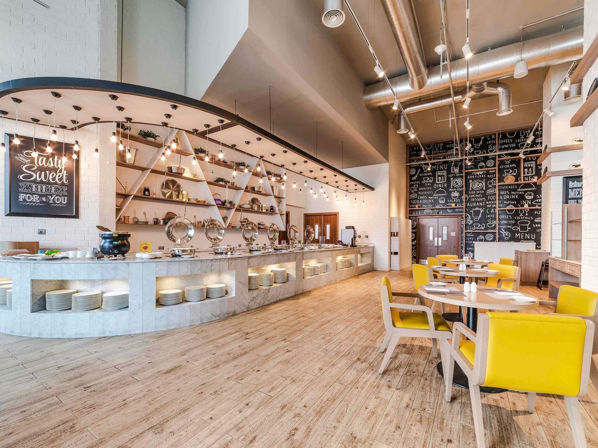 Petit déjeuner, déjeuner et dîner servis sur place