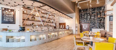 Café da manhã, almoço e jantar
