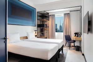 Minibar, in-room safe, desk, laptop workspace - ibis One Central Hotel (Dubai)