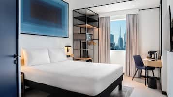 Premium-huone, 1 keskisuuri parisänky, esteetön | Minibaari, tallelokero huoneessa, työpöytä