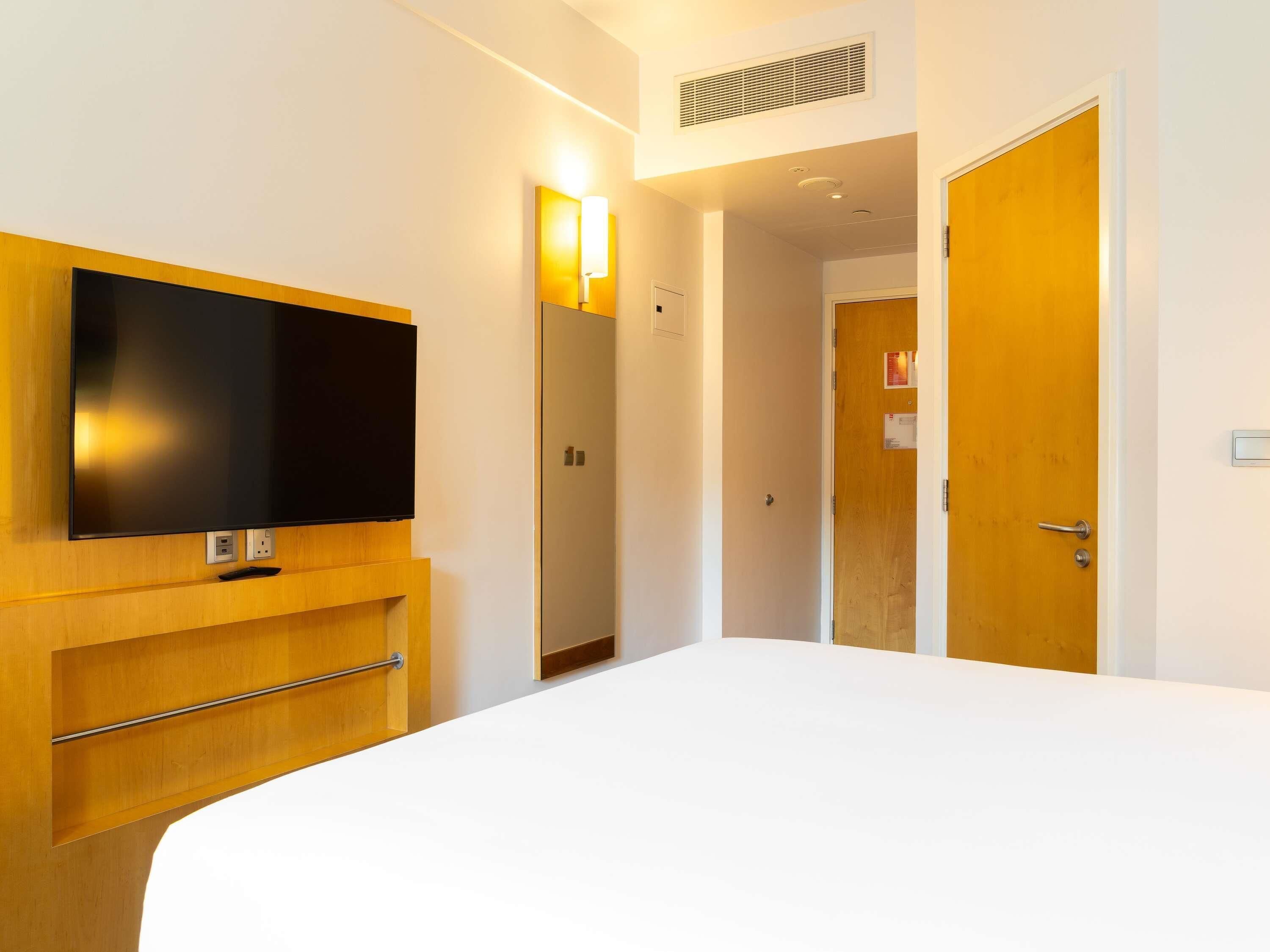 Minibar, in-room safe, desk, laptop workspace