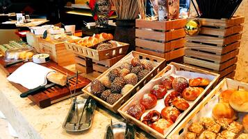 Café da manhã com buffet diário (CNY 128 por pessoa)