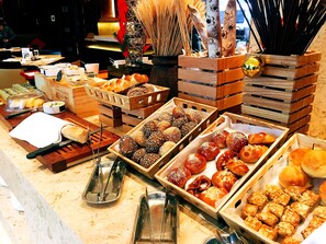 Daily buffet breakfast (CNY 128 per person) - Changzhou Marriott Hotel (Changzhou)