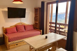 Economy Apartment, Terrace, Ground Floor | Living room | Flat-screen TV, iPod dock - RisoulSki Constellation (Risoul)