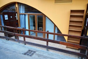 Apartament familiar, 1 dormitori, 2 banys, planta baixa | Terrassa o pati