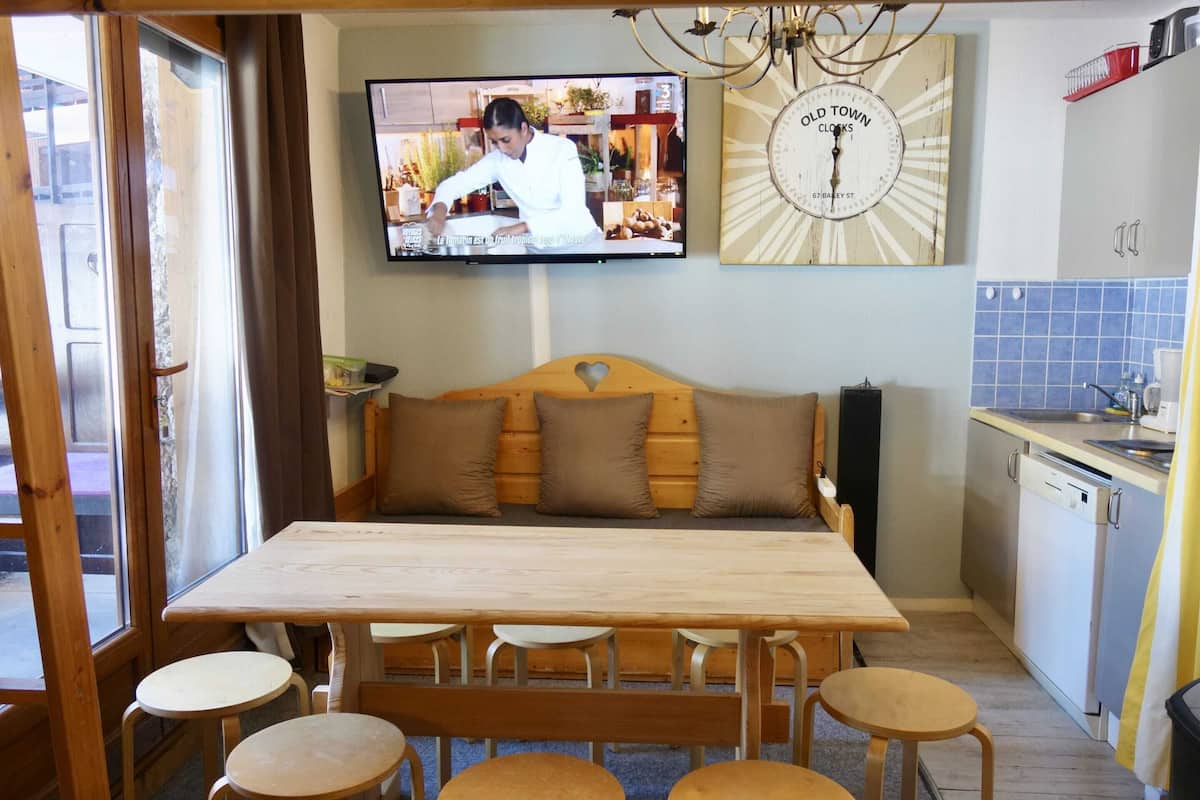 Appartement Standard, terrasse, cÎté piste de ski | Coin séjour