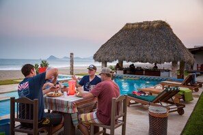 Outdoor dining - Punta Conejo Resort (Salina Cruz)