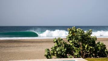 Suite Confort, varias camas, vistas al mar | 1 dormitorio, caja fuerte, decoración individual y mobiliario individual