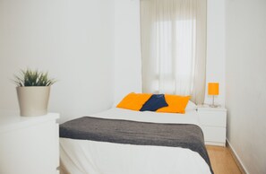 Blackout drapes, iron/ironing board, free WiFi - Cádiz INN Hostel (Cádiz)