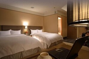 Desk, free WiFi - Rhine Inn (Keelung)