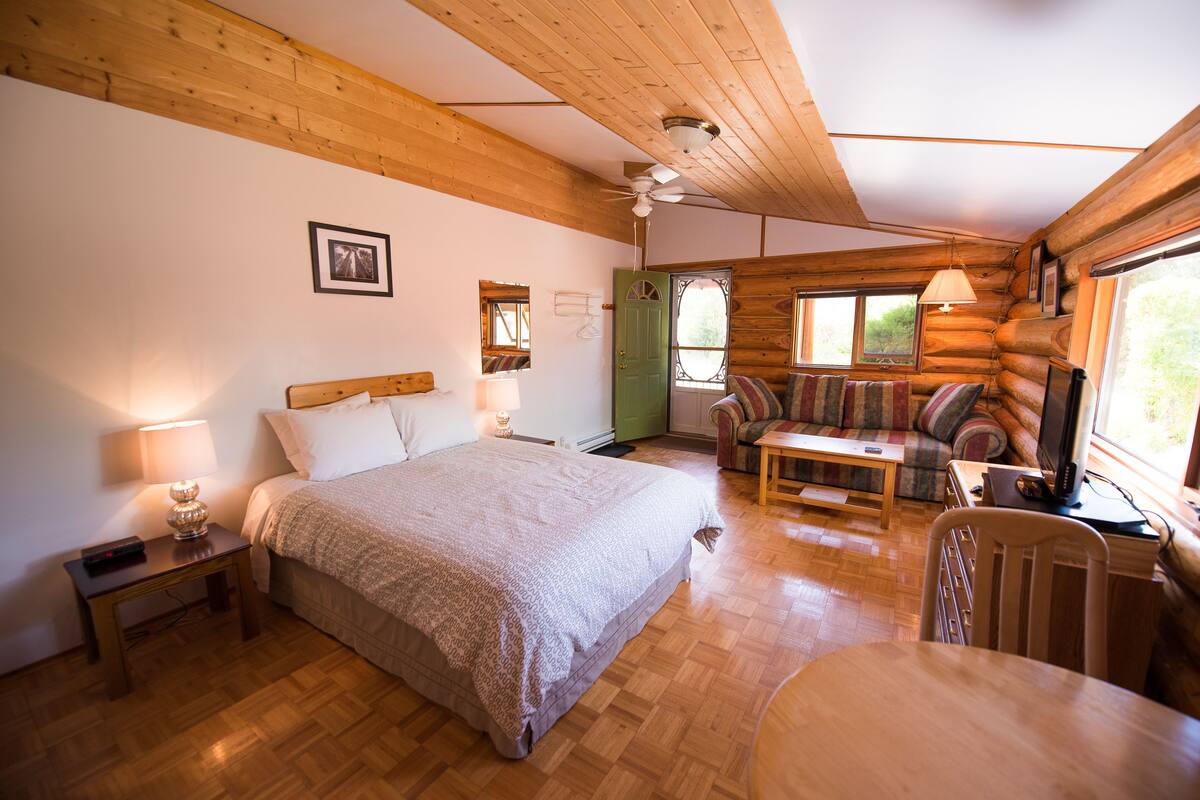 Ferienhütte, 1 Queen-Bett und Schlafsofa | Hochwertige Bettwaren