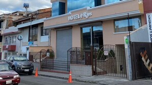 A multi-story hotel with a modern facade, large windows, and a prominent sign reading "HOTEL RIOS". - Hotel 4 Ríos (Cuenca)