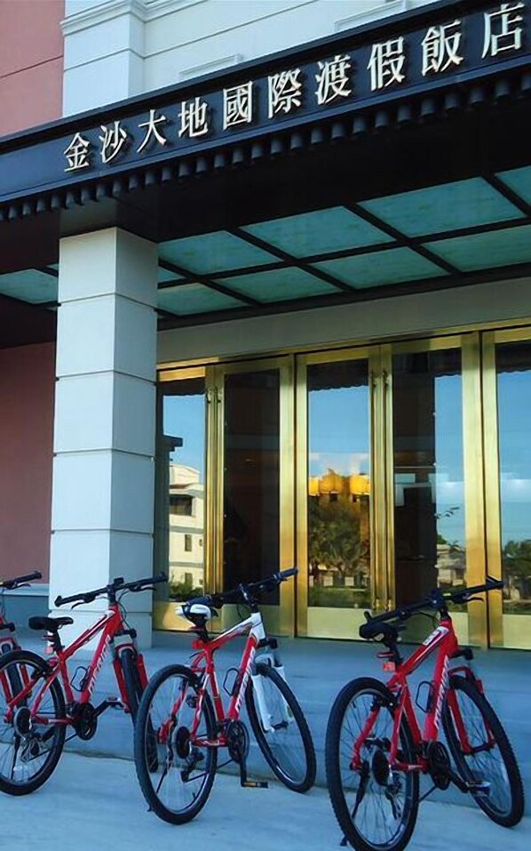 Bicycling - The Treasure Land Resort Hotel (Jinsha)