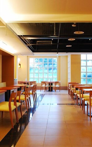 Esmorzar diari d'estil bufet gratuït 