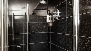 Superior Suite, 1 Double Bed | Bathroom