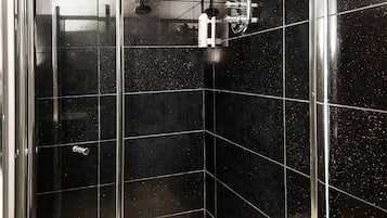 Phòng Suite Superior, 1 giường đôi | Phòng tắm | Khăn tắm