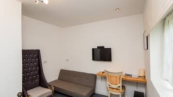 Deluxe Triple Room, 1 Double Bed with Sofa bed | Free WiFi, bed sheets