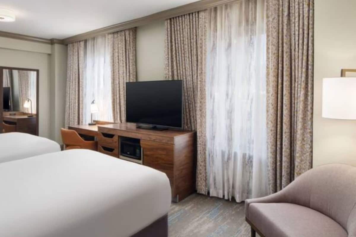 1 bedroom, premium bedding, in-room safe, desk