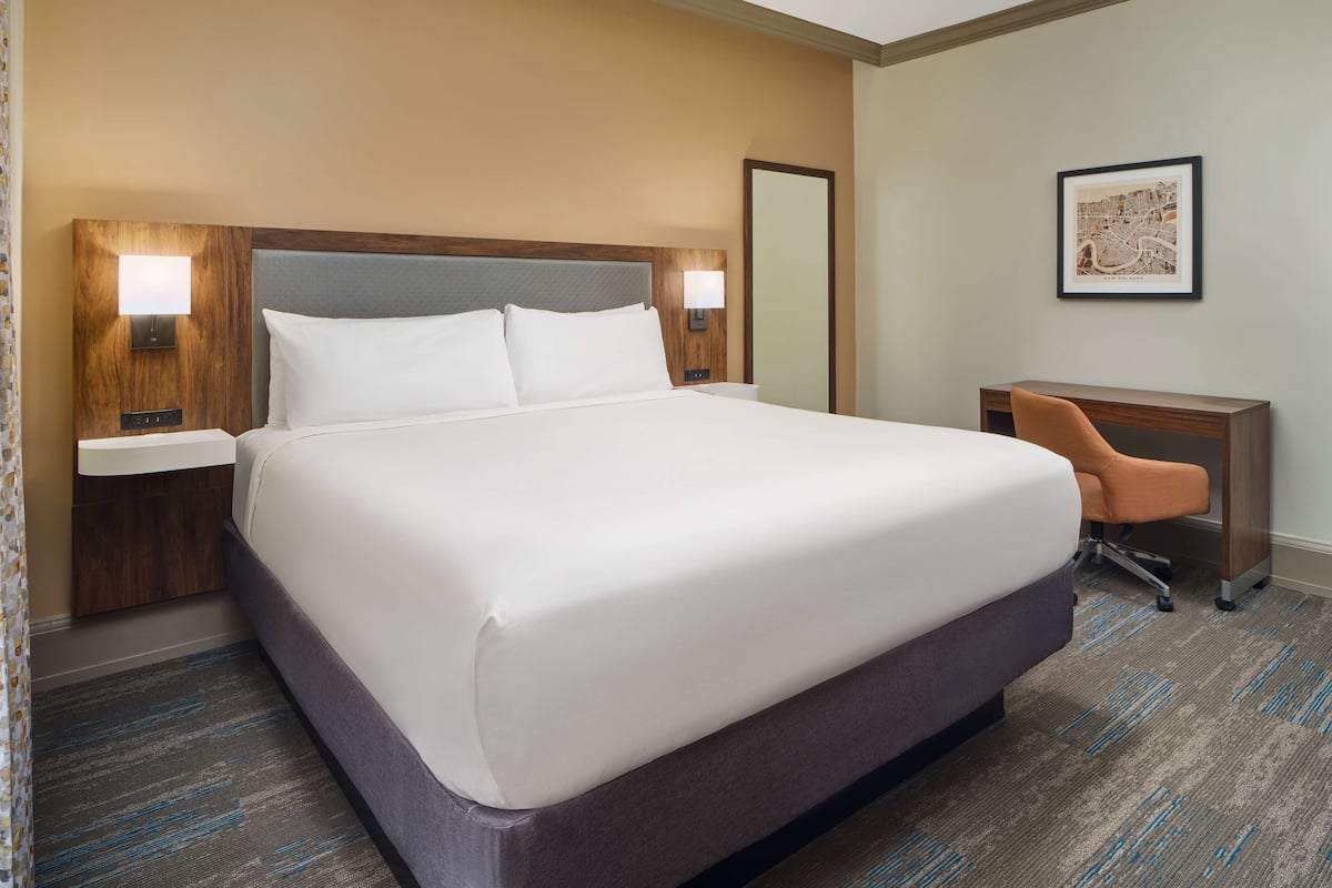 1 bedroom, premium bedding, in-room safe, desk