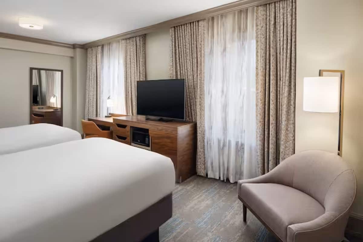 1 bedroom, premium bedding, in-room safe, desk