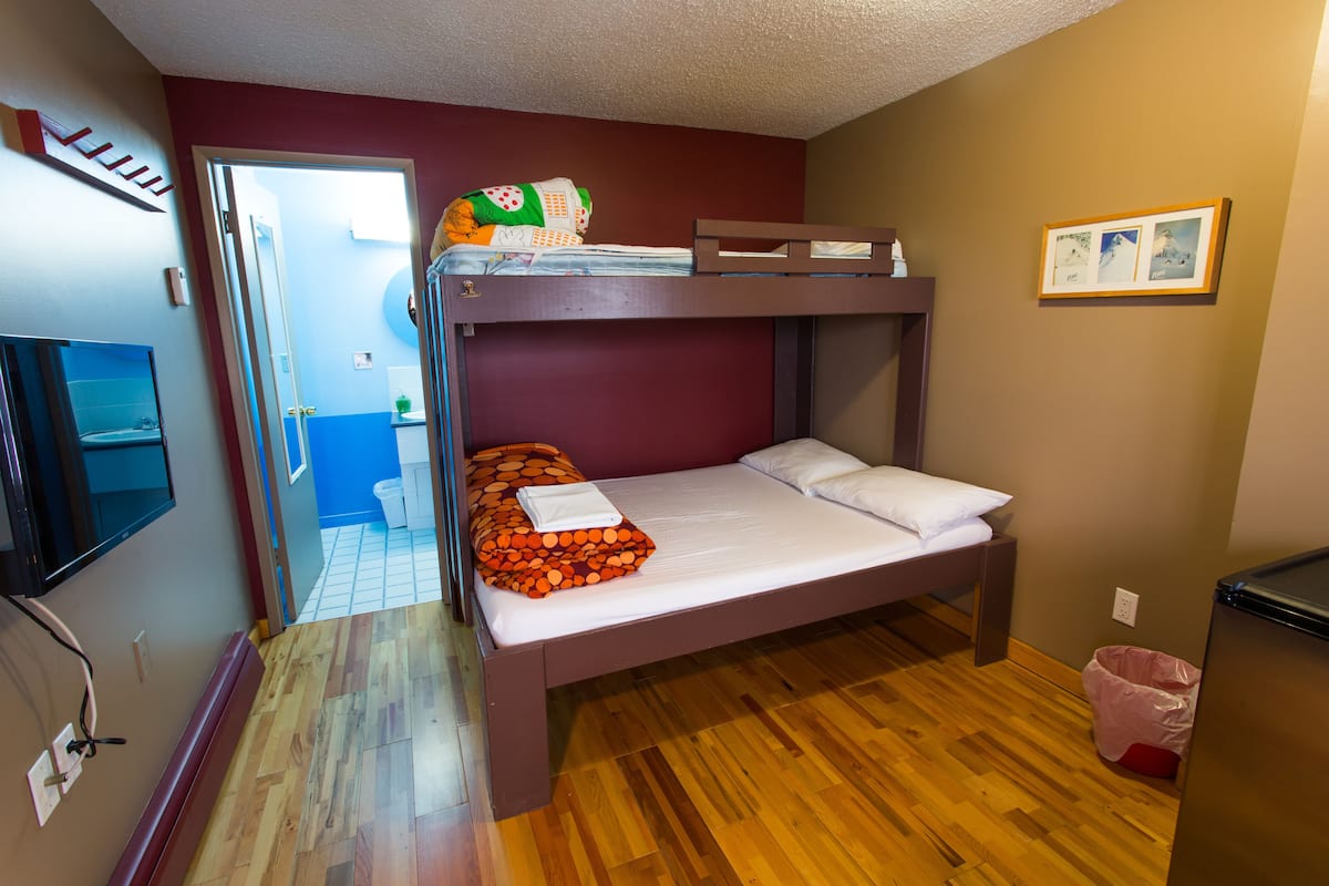 Standard Room (Private) | Free WiFi, bed sheets