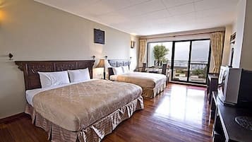 Desk, rollaway beds, free WiFi