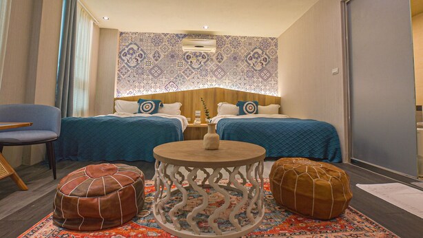 Family Quad | Desk, blackout drapes, soundproofing, WiFi (free) - Ashare Hotel (Jiaoxi)