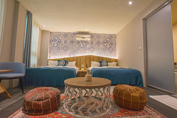 Family Quad | Desk, blackout drapes, soundproofing, free WiFi