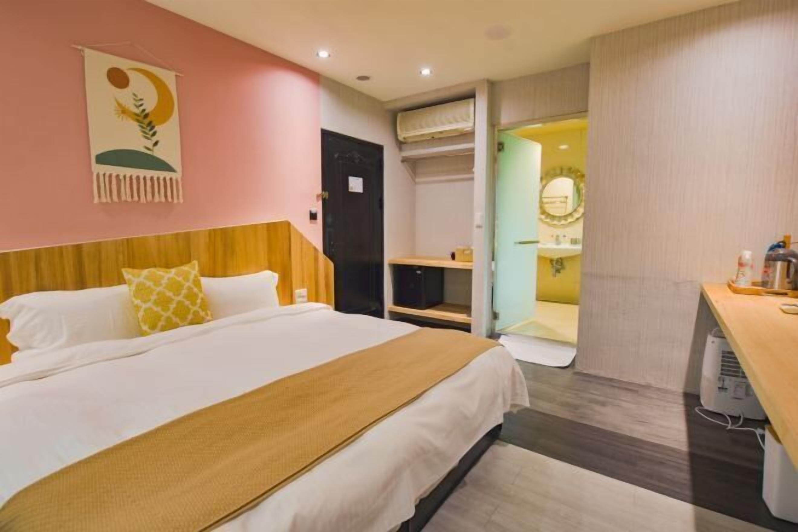 Desk, blackout drapes, soundproofing, free WiFi