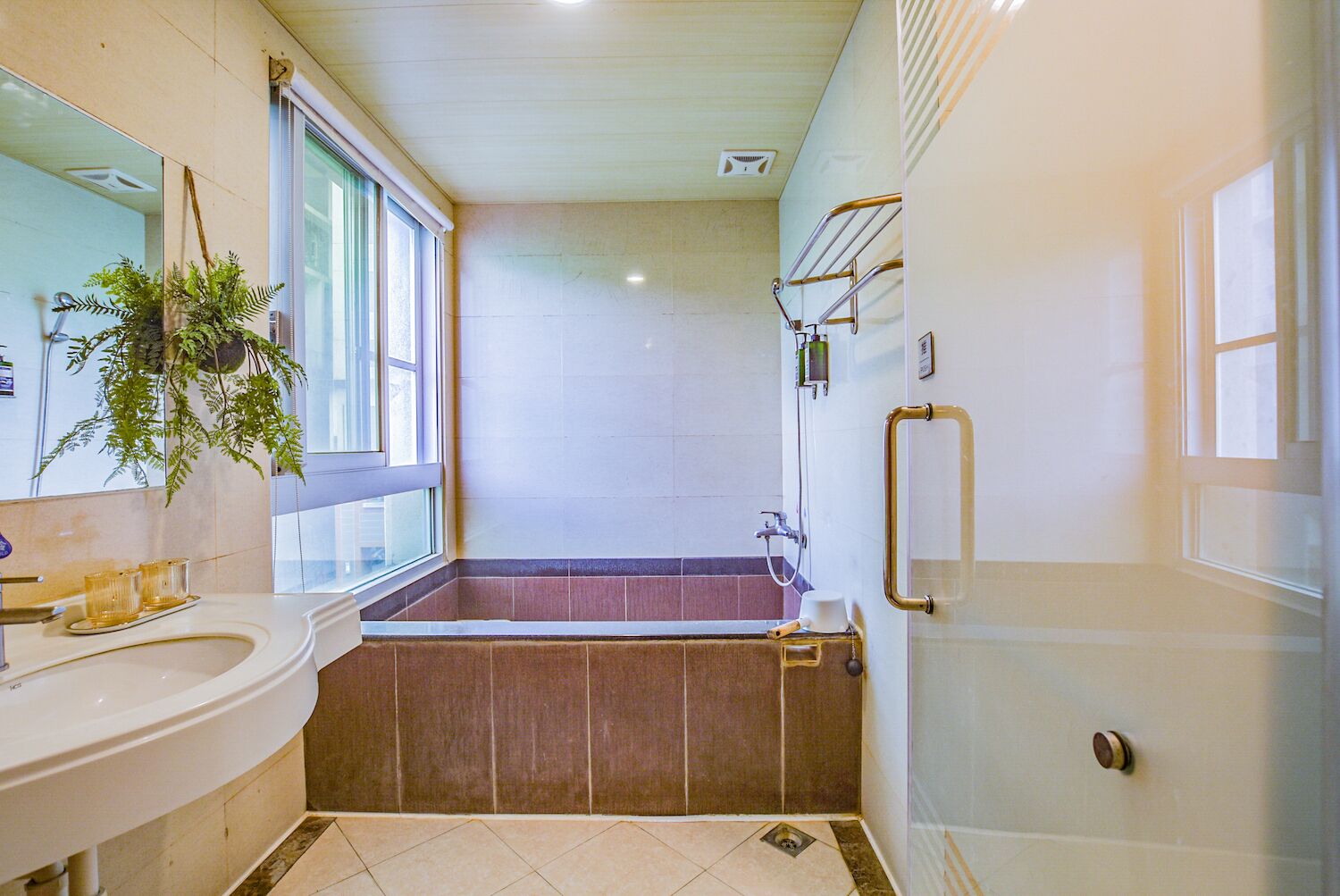 Basic Double Room, 1 Double Bed | Bathroom