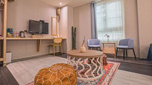 Family Quad | Desk, blackout drapes, soundproofing, WiFi (free) - Ashare Hotel (Jiaoxi)