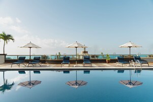 Outdoor pool, open 10:00 AM to 7:00 PM, pool loungers