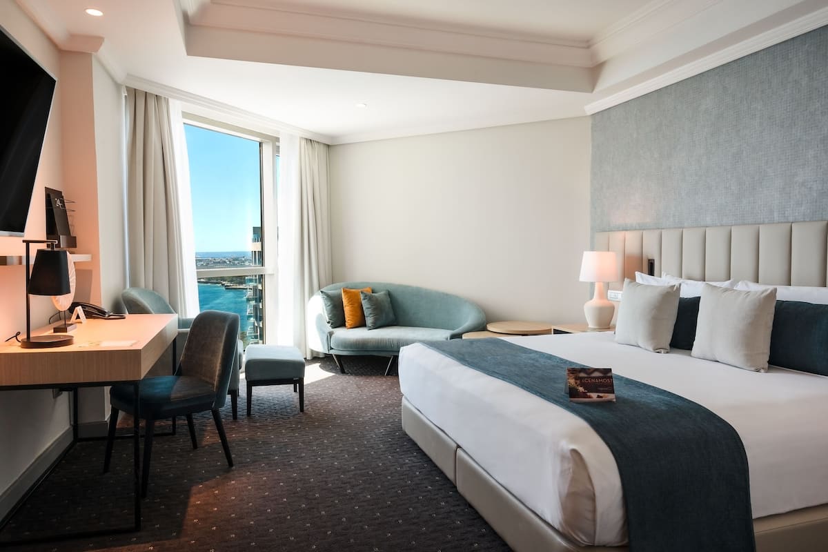 Ropa de cama de alta calidad, edredón, camas con pillow-top y minibar