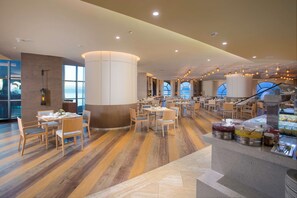 Daily full breakfast (USD 23 per person) - Catalonia Santo Domingo (Santo Domingo)